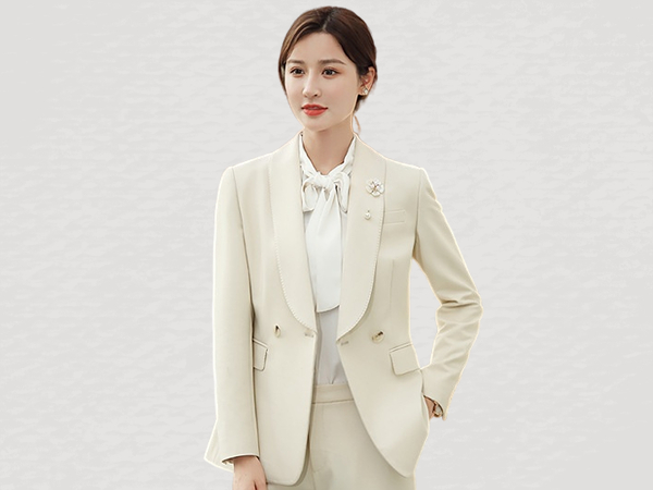新款杏色時(shí)尚套裝